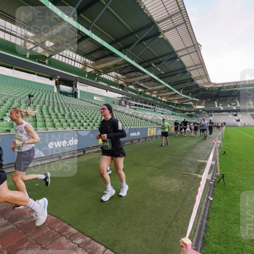 13.09.2026 - 21. swb-Marathon Bremen Michael Burmester http://msf.ph/oto/10323574 13.09.2026 13:25:30 Laufen im Stadion 202, 213, 294, 505, 530, 543, 548, 645, 723, 739, 752, 815, 818, 966, 1283, 1410, 1443, 1459, 1463, 1471, 1487, 1491, 1504, 1515, 1530, 1561, 1618, 1744, 1828, 1830, 1944, 1953, 2058, 2059, 2095, 2211, 2267, 2271, 2298, 2308, 2312, 2323, 2354, 2382, 2384, 2483, 2497, 2506, 2508, 2554, 2558, 2571, 2591, 2644, 2656, 2675, 2752, 2762, 2776, 2833, 2878, 2896, 2970, 2981, 3005, 3047, 3062, 3097, 3142, 3172, 3211, 3259, 3298, 3306, 3312, 3329, 3359, 3381, 3390, 3433 meine-sportfotos.de