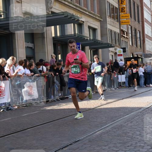13.09.2026 - 21. swb-Marathon Bremen Strokosch-Dieckow http://msf.ph/oto/10323675 13.09.2026 13:19:05 Ziel 189, 666, 1599, 2390, 2423, 2535, 3182, 3508, 4319, 4455, 4819, 4977, 4978, 5172, 5371, 6008, 6633, 7268, 7754, 7945, 8153, 9552, 9638, 9805, 307, 2007, 2390, 4857, 4916, 5277, 6137, 6310, 7104, 7154, 7163, 7602, 7647, 7686, 7791, 9512, 13184 meine-sportfotos.de