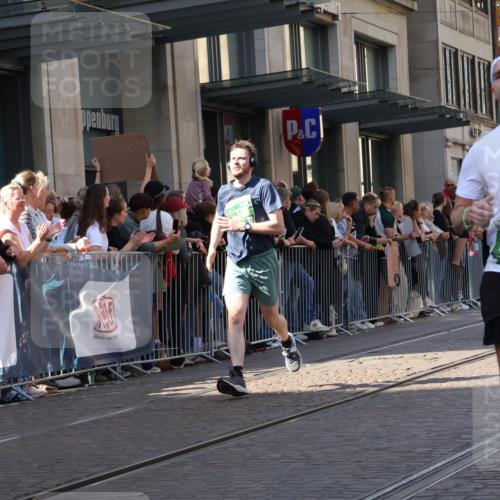 13.09.2026 - 21. swb-Marathon Bremen Strokosch-Dieckow http://msf.ph/oto/10323732 13.09.2026 13:19:06 Ziel 189, 666, 926, 1232, 1599, 2423, 2535, 3182, 3508, 4319, 4455, 4819, 4977, 4978, 5172, 5371, 6008, 6633, 7140, 7268, 7754, 7945, 8153, 9552, 9638, 9805, 13163, 307, 2007, 2390, 4819, 4857, 4916, 5277, 6137, 6310, 7104, 7154, 7163, 7602, 7647, 7686, 7791, 9512, 13184 meine-sportfotos.de