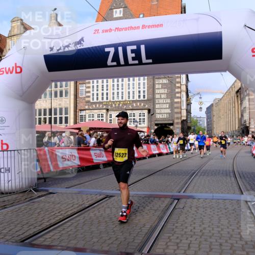 13.09.2026 - 21. swb-Marathon Bremen Tim E. http://msf.ph/oto/10323790 13.09.2026 10:59:55 Ziel 10147, 10355, 10669, 10745, 10922, 10928, 10929, 11151, 11194, 11207, 11419, 11501, 11519, 11594, 12138, 12295, 12480, 12481, 12527 meine-sportfotos.de