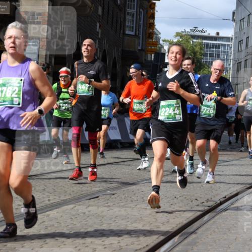13.09.2026 - 21. swb-Marathon Bremen Strokosch-Dieckow http://msf.ph/oto/10323793 13.09.2026 13:31:15 Ziel 244, 1189, 1479, 1533, 1771, 1841, 1941, 2902, 2985, 3360, 3800, 4251, 4920, 5600, 5681, 5802, 5822, 5900, 6307, 7012, 7198, 7637, 7760, 7798, 8543, 8616, 9290, 9507, 9653, 9767, 9937, 9958, 9962, 9976, 13152, 13215, 922, 1627, 2602, 2707, 3152, 3343, 3392, 3396, 3579, 4258, 4477, 5375, 5504, 5720, 5765, 5979, 6147, 6968, 6971, 7001, 7296, 8035, 8239, 8339, 8342, 8726, 9147, 9155, 9822, 13066 meine-sportfotos.de