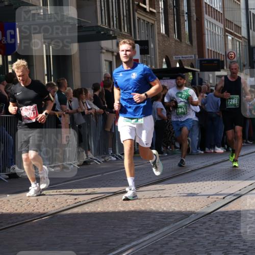 13.09.2026 - 21. swb-Marathon Bremen Strokosch-Dieckow http://msf.ph/oto/10323810 13.09.2026 13:19:09 Ziel 189, 666, 926, 1232, 1535, 1599, 2423, 2535, 3182, 3508, 4319, 4455, 4977, 4978, 5371, 6008, 6633, 7140, 7268, 7754, 7945, 8153, 8185, 9552, 9638, 9805, 13163, 189, 307, 666, 2007, 2390, 4819, 4857, 4916, 5172, 5277, 6137, 6310, 7154, 7602, 7647, 7686, 7791, 9512, 13184 meine-sportfotos.de