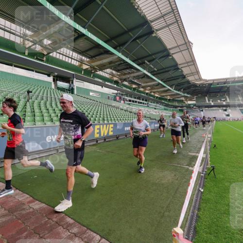 13.09.2026 - 21. swb-Marathon Bremen Michael Burmester http://msf.ph/oto/10323817 13.09.2026 13:26:02 Laufen im Stadion 202, 213, 294, 390, 505, 530, 543, 645, 815, 818, 833, 966, 1077, 1283, 1410, 1443, 1459, 1473, 1487, 1491, 1504, 1515, 1530, 1561, 1618, 1744, 1828, 1830, 1953, 2058, 2059, 2267, 2271, 2273, 2298, 2308, 2309, 2354, 2382, 2384, 2428, 2497, 2506, 2508, 2554, 2558, 2576, 2582, 2591, 2592, 2644, 2656, 2675, 2752, 2762, 2817, 2833, 2878, 2896, 2965, 2970, 2981, 3005, 3047, 3062, 3084, 3097, 3142, 3172, 3211, 3259, 3306, 3329, 3359, 3390, 3433, 3629 meine-sportfotos.de
