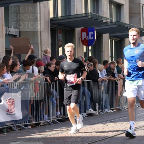 13.09.2026 - 21. swb-Marathon Bremen Strokosch-Dieckow http://msf.ph/oto/10323832 13.09.2026 13:19:09 Ziel 189, 666, 926, 1232, 1535, 1599, 2423, 2535, 3182, 3508, 4319, 4455, 4977, 4978, 5371, 6008, 6633, 7140, 7268, 7754, 7945, 8153, 8185, 9552, 9638, 9805, 13163, 189, 307, 666, 2007, 2390, 4819, 4857, 4916, 5172, 5277, 6137, 6310, 7154, 7602, 7647, 7686, 7791, 9512, 13184 meine-sportfotos.de
