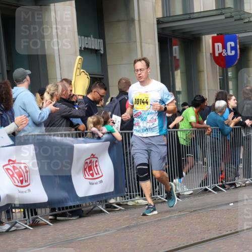13.09.2026 - 21. swb-Marathon Bremen Strokosch-Dieckow http://msf.ph/oto/10324007 13.09.2026 11:00:07 Ziel 10144, 10272, 10275, 10369, 10677, 10801, 10810, 11016, 11045, 11126, 11129, 11180, 11547, 11623, 11708, 11769, 12018, 12105, 12106, 12190, 12291, 12352, 12394, 12530, 12531, 10175, 10236, 10691, 10758, 10867, 11054, 11056, 11071, 11089, 11158, 11159, 11160, 11250, 11259, 11427, 11445, 11453, 11524, 11525, 11528, 11587, 11588, 11589, 11637, 11803, 11879, 11904, 11907, 12123, 12238, 12239, 12242, 12243, 12274, 12352 meine-sportfotos.de