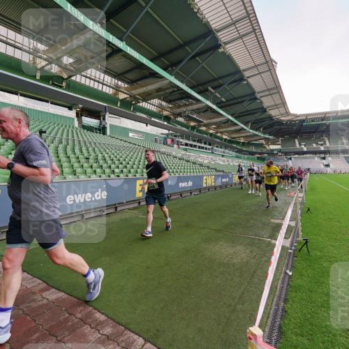 13.09.2026 - 21. swb-Marathon Bremen Michael Burmester http://msf.ph/oto/10324013 13.09.2026 13:26:21 Laufen im Stadion 186, 202, 213, 364, 390, 530, 543, 645, 815, 818, 833, 966, 1077, 1283, 1410, 1443, 1459, 1473, 1487, 1504, 1530, 1561, 1618, 1700, 1744, 1828, 1830, 1953, 2058, 2059, 2271, 2273, 2298, 2308, 2309, 2354, 2382, 2384, 2388, 2404, 2428, 2506, 2507, 2508, 2542, 2558, 2576, 2582, 2591, 2592, 2656, 2675, 2748, 2752, 2762, 2817, 2833, 2878, 2896, 2965, 2970, 2981, 3005, 3047, 3050, 3062, 3084, 3097, 3142, 3172, 3211, 3259, 3329, 3359, 3390, 3433, 3540, 3629, 3756 meine-sportfotos.de