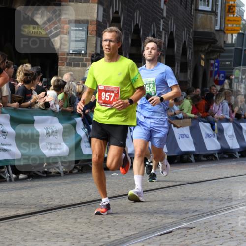 13.09.2026 - 21. swb-Marathon Bremen Strokosch-Dieckow http://msf.ph/oto/10324047 13.09.2026 13:10:37 Ziel 604, 957, 1277, 3959, 5532, 8033, 8064, 8709, 384, 1385, 1498, 2347, 4023, 5066, 5152, 5155, 5168, 5314, 5387, 5648, 7115, 7136, 9659, 13248 meine-sportfotos.de