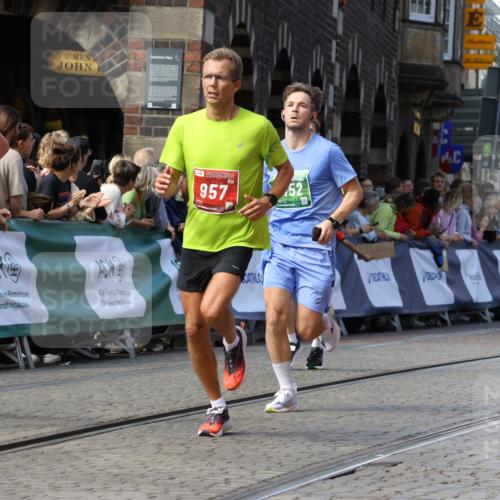 13.09.2026 - 21. swb-Marathon Bremen Strokosch-Dieckow http://msf.ph/oto/10324064 13.09.2026 13:10:37 Ziel 604, 957, 1277, 3959, 5532, 8033, 8064, 8709, 384, 1385, 1498, 2347, 4023, 5066, 5152, 5155, 5168, 5314, 5387, 5648, 7115, 7136, 9659, 13248 meine-sportfotos.de