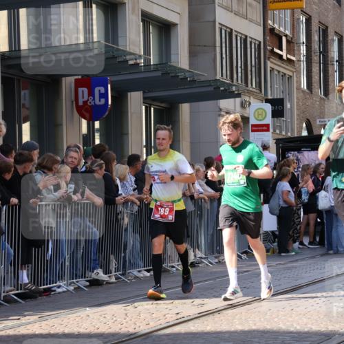 13.09.2026 - 21. swb-Marathon Bremen Strokosch-Dieckow http://msf.ph/oto/10324072 13.09.2026 13:19:17 Ziel 161, 461, 926, 1010, 1232, 1281, 1468, 1535, 1642, 2870, 2906, 3966, 4319, 4455, 4479, 4480, 4977, 4978, 5371, 7037, 7140, 7268, 7655, 7945, 8153, 8185, 9359, 9984, 13163, 189, 666, 1599, 2007, 2390, 2423, 2535, 3182, 3508, 4819, 4857, 5172, 6008, 6137, 6310, 6633, 7154, 7647, 7686, 7754, 7791, 9512, 9552, 9638, 9805, 13184 meine-sportfotos.de