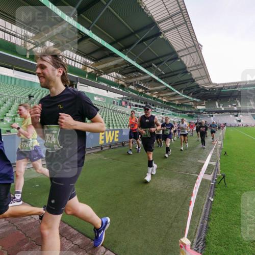 13.09.2026 - 21. swb-Marathon Bremen Michael Burmester http://msf.ph/oto/10324094 13.09.2026 13:26:33 Laufen im Stadion 186, 202, 364, 390, 530, 543, 645, 815, 818, 833, 966, 1077, 1283, 1410, 1412, 1443, 1459, 1473, 1487, 1504, 1530, 1561, 1618, 1700, 1744, 1828, 1830, 1953, 1961, 2058, 2059, 2273, 2298, 2308, 2309, 2354, 2382, 2384, 2388, 2404, 2428, 2507, 2508, 2542, 2558, 2576, 2582, 2591, 2592, 2656, 2675, 2725, 2748, 2752, 2762, 2817, 2875, 2878, 2896, 2923, 2965, 2970, 2981, 3045, 3047, 3050, 3062, 3084, 3097, 3142, 3172, 3184, 3259, 3329, 3359, 3433, 3540, 3592, 3629, 3756 meine-sportfotos.de