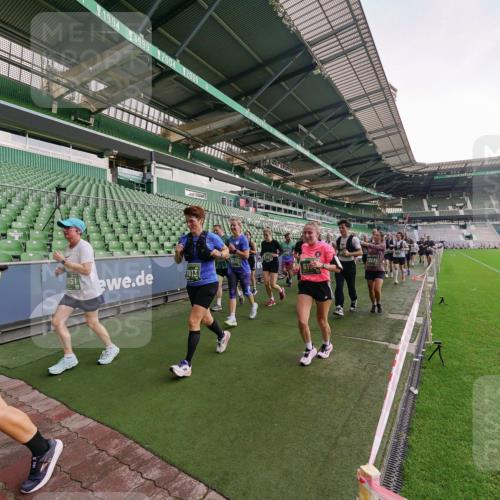 13.09.2026 - 21. swb-Marathon Bremen Michael Burmester http://msf.ph/oto/10324165 13.09.2026 13:26:47 Laufen im Stadion 186, 202, 357, 364, 390, 530, 543, 597, 645, 833, 966, 1077, 1283, 1410, 1412, 1443, 1459, 1473, 1487, 1530, 1608, 1618, 1700, 1744, 1769, 1828, 1953, 1961, 2058, 2273, 2298, 2308, 2309, 2382, 2384, 2388, 2404, 2428, 2507, 2508, 2542, 2558, 2576, 2582, 2591, 2592, 2656, 2675, 2725, 2748, 2762, 2817, 2875, 2878, 2923, 2965, 2970, 2981, 3045, 3047, 3050, 3062, 3073, 3084, 3097, 3172, 3184, 3219, 3359, 3433, 3540, 3592, 3629, 3756, 3907, 3978 meine-sportfotos.de