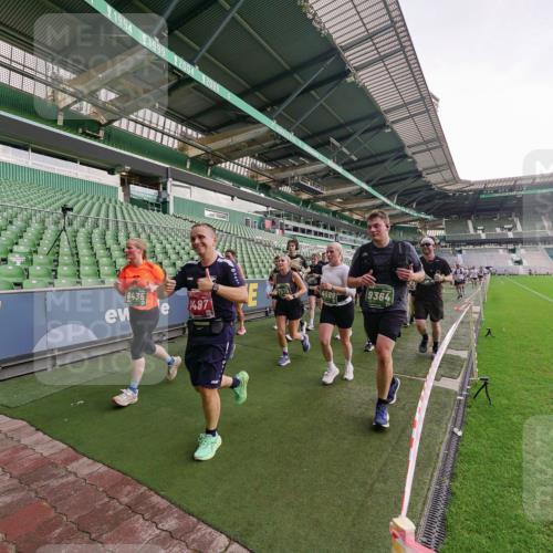 13.09.2026 - 21. swb-Marathon Bremen Michael Burmester http://msf.ph/oto/10324228 13.09.2026 13:26:54 Laufen im Stadion 186, 202, 357, 364, 390, 530, 543, 597, 645, 833, 966, 1077, 1283, 1412, 1443, 1459, 1473, 1487, 1530, 1608, 1618, 1700, 1744, 1769, 1828, 1953, 1961, 2058, 2236, 2273, 2298, 2308, 2309, 2382, 2384, 2388, 2404, 2428, 2507, 2508, 2542, 2558, 2576, 2582, 2592, 2656, 2675, 2725, 2748, 2762, 2817, 2875, 2876, 2923, 2965, 2970, 3045, 3047, 3050, 3062, 3073, 3084, 3097, 3172, 3184, 3219, 3359, 3433, 3540, 3592, 3629, 3756, 3885, 3907, 3978 meine-sportfotos.de