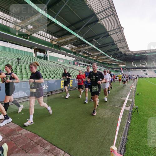 13.09.2026 - 21. swb-Marathon Bremen Michael Burmester http://msf.ph/oto/10324250 13.09.2026 13:26:56 Laufen im Stadion 186, 202, 357, 364, 390, 530, 597, 645, 833, 1077, 1283, 1412, 1443, 1459, 1473, 1487, 1530, 1608, 1618, 1700, 1744, 1769, 1828, 1961, 2058, 2236, 2273, 2298, 2308, 2309, 2382, 2384, 2388, 2404, 2428, 2507, 2508, 2542, 2558, 2576, 2582, 2592, 2656, 2675, 2725, 2748, 2762, 2817, 2875, 2876, 2923, 2965, 2970, 3045, 3047, 3050, 3062, 3073, 3084, 3097, 3172, 3184, 3219, 3359, 3433, 3540, 3592, 3629, 3756, 3885, 3907, 3978 meine-sportfotos.de