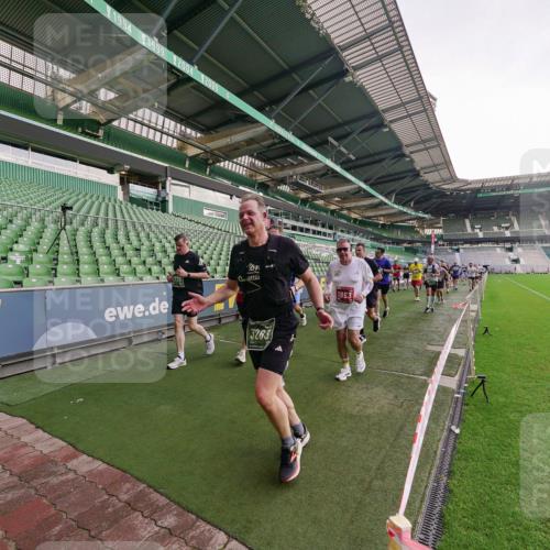 13.09.2026 - 21. swb-Marathon Bremen Michael Burmester http://msf.ph/oto/10324253 13.09.2026 13:26:56 Laufen im Stadion 186, 202, 357, 364, 390, 530, 597, 645, 833, 1077, 1283, 1412, 1443, 1459, 1473, 1487, 1530, 1608, 1618, 1700, 1744, 1769, 1828, 1961, 2058, 2236, 2273, 2298, 2308, 2309, 2382, 2384, 2388, 2404, 2428, 2507, 2508, 2542, 2558, 2576, 2582, 2592, 2656, 2675, 2725, 2748, 2762, 2817, 2875, 2876, 2923, 2965, 2970, 3045, 3047, 3050, 3062, 3073, 3084, 3097, 3172, 3184, 3219, 3359, 3433, 3540, 3592, 3629, 3756, 3885, 3907, 3978 meine-sportfotos.de