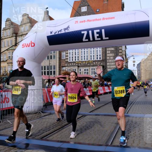 13.09.2026 - 21. swb-Marathon Bremen Tim E. http://msf.ph/oto/10324339 13.09.2026 11:00:10 Ziel 10175, 10236, 10355, 10669, 10691, 10867, 10928, 10929, 11054, 11056, 11071, 11089, 11194, 11250, 11419, 11427, 11445, 11501, 11637, 11803, 11879, 11904, 12138, 12238, 12239, 12242, 12243, 12388, 12480 meine-sportfotos.de