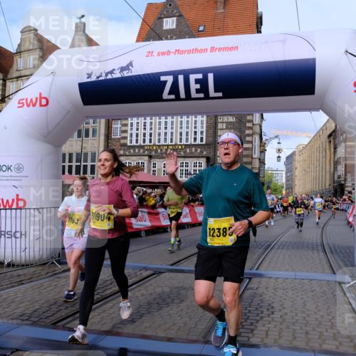 13.09.2026 - 21. swb-Marathon Bremen Tim E. http://msf.ph/oto/10324356 13.09.2026 11:00:10 Ziel 10175, 10236, 10355, 10669, 10691, 10867, 10928, 10929, 11054, 11056, 11071, 11089, 11194, 11250, 11419, 11427, 11445, 11501, 11637, 11803, 11879, 11904, 12138, 12238, 12239, 12242, 12243, 12388, 12480 meine-sportfotos.de