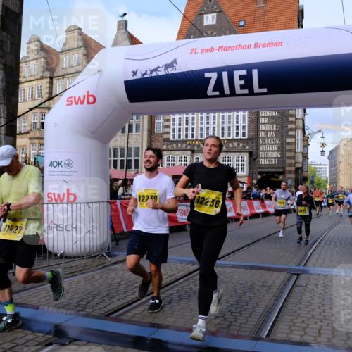 13.09.2026 - 21. swb-Marathon Bremen Tim E. http://msf.ph/oto/10324379 13.09.2026 11:00:12 Ziel 10175, 10236, 10355, 10669, 10691, 10867, 11054, 11056, 11071, 11089, 11158, 11159, 11160, 11194, 11250, 11259, 11427, 11445, 11453, 11528, 11637, 11803, 11879, 11904, 12123, 12138, 12238, 12239, 12242, 12243, 12274, 12388, 12480 meine-sportfotos.de