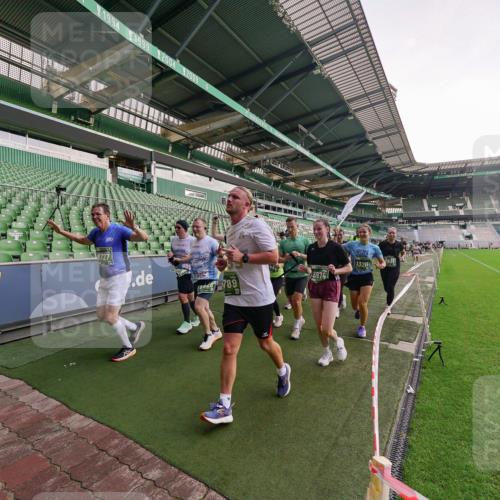 13.09.2026 - 21. swb-Marathon Bremen Michael Burmester http://msf.ph/oto/10324629 13.09.2026 13:27:35 Laufen im Stadion 111, 186, 202, 357, 364, 390, 478, 597, 726, 829, 833, 888, 925, 1077, 1220, 1412, 1473, 1496, 1608, 1700, 1769, 1958, 1961, 1984, 2236, 2273, 2309, 2388, 2404, 2428, 2502, 2507, 2508, 2542, 2558, 2576, 2582, 2592, 2725, 2748, 2817, 2875, 2876, 2923, 2965, 3045, 3047, 3050, 3073, 3084, 3184, 3219, 3359, 3540, 3589, 3592, 3629, 3756, 3826, 3885, 3907, 3978, 4238, 4457, 4660 meine-sportfotos.de
