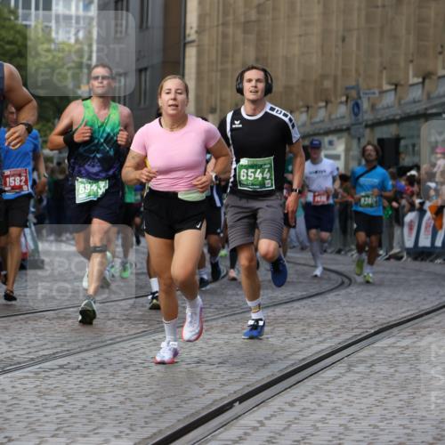 13.09.2026 - 21. swb-Marathon Bremen Strokosch-Dieckow http://msf.ph/oto/10324787 13.09.2026 13:24:55 Ziel 282, 789, 790, 1516, 1582, 2280, 3375, 3524, 3994, 4277, 5328, 5572, 5668, 5669, 5953, 6080, 6626, 7568, 8310, 8636, 8784, 8881, 9264, 9541, 9573, 9676, 10069, 10071, 10097, 1080, 1166, 1264, 1436, 1448, 2322, 3105, 4091, 4113, 4507, 4918, 6079, 6544, 6943, 7409, 8245, 9073, 9152, 9360, 9493, 13088 meine-sportfotos.de