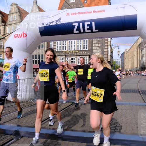 13.09.2026 - 21. swb-Marathon Bremen Tim E. http://msf.ph/oto/10325018 13.09.2026 11:00:36 Ziel 10144, 10677, 10801, 10810, 11016, 11045, 11126, 11129, 11547, 11587, 11588, 11589, 11623, 12105, 12106, 12190, 12291, 12352, 12394, 12530, 12531 meine-sportfotos.de