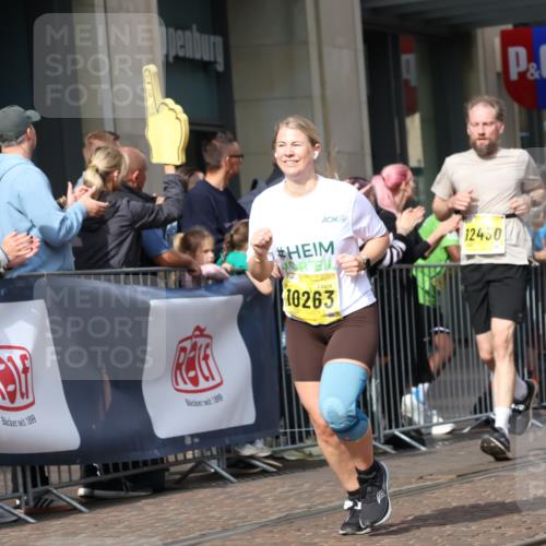 13.09.2026 - 21. swb-Marathon Bremen Strokosch-Dieckow http://msf.ph/oto/10325065 13.09.2026 11:00:34 Ziel 10093, 10263, 10306, 10367, 10368, 10428, 10639, 10753, 10857, 11055, 11162, 11247, 11343, 11359, 11475, 11540, 11556, 11728, 11797, 11804, 11819, 11959, 12006, 12085, 12116, 12397, 12428, 12430, 10144, 10272, 10275, 10369, 10677, 10801, 10810, 11016, 11045, 11126, 11129, 11180, 11547, 11623, 11687, 11708, 11769, 11838, 12018, 12105, 12106, 12190, 12291, 12394, 12530, 12531 meine-sportfotos.de
