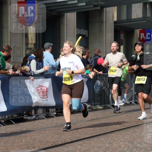 13.09.2026 - 21. swb-Marathon Bremen Strokosch-Dieckow http://msf.ph/oto/10325086 13.09.2026 11:00:34 Ziel 10093, 10263, 10306, 10367, 10368, 10428, 10639, 10753, 10857, 11055, 11162, 11247, 11343, 11359, 11475, 11540, 11556, 11728, 11797, 11804, 11819, 11959, 12006, 12085, 12116, 12397, 12428, 12430, 10144, 10272, 10275, 10369, 10677, 10801, 10810, 11016, 11045, 11126, 11129, 11180, 11547, 11623, 11687, 11708, 11769, 11838, 12018, 12105, 12106, 12190, 12291, 12394, 12530, 12531 meine-sportfotos.de