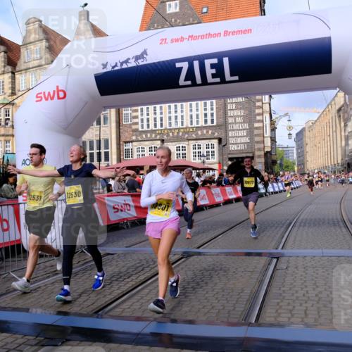 13.09.2026 - 21. swb-Marathon Bremen Tim E. http://msf.ph/oto/10325097 13.09.2026 11:00:39 Ziel 10144, 10677, 10801, 10810, 11016, 11045, 11126, 11129, 11547, 11623, 12018, 12105, 12106, 12190, 12291, 12352, 12394, 12530, 12531 meine-sportfotos.de