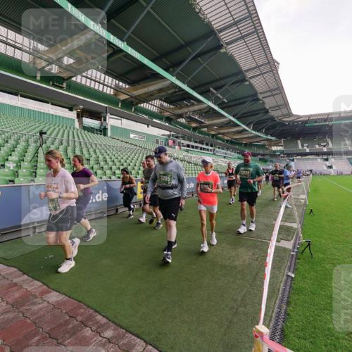13.09.2026 - 21. swb-Marathon Bremen Michael Burmester http://msf.ph/oto/10325102 13.09.2026 13:28:28 Laufen im Stadion 111, 186, 220, 357, 422, 476, 478, 597, 685, 726, 729, 829, 888, 925, 986, 1079, 1220, 1298, 1325, 1384, 1412, 1496, 1608, 1615, 1741, 1769, 1777, 1958, 1961, 1984, 2236, 2326, 2365, 2472, 2502, 2507, 2574, 2593, 2725, 2743, 2748, 2862, 2868, 2875, 2876, 2923, 2924, 2991, 3020, 3045, 3061, 3073, 3154, 3184, 3219, 3238, 3274, 3321, 3361, 3589, 3592, 3594, 3595, 3678, 3694, 3755, 3756, 3798, 3826, 3853, 3885, 3907, 3953, 3965, 3971, 3978, 3987, 4108, 4238, 4457, 4660 meine-sportfotos.de