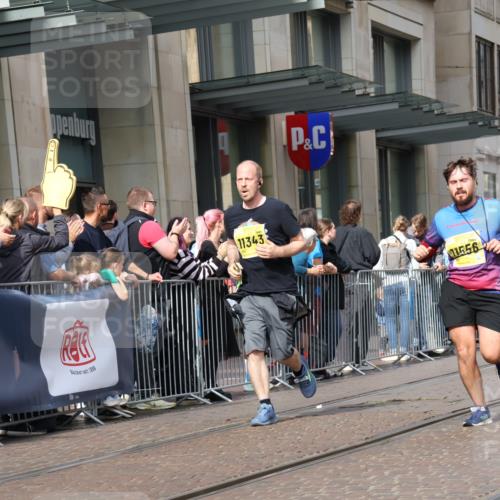 13.09.2026 - 21. swb-Marathon Bremen Strokosch-Dieckow http://msf.ph/oto/10325186 13.09.2026 11:00:37 Ziel 10093, 10367, 10368, 10428, 10639, 10753, 10857, 11049, 11055, 11116, 11247, 11343, 11359, 11475, 11540, 11556, 11728, 11797, 11804, 11819, 11850, 11959, 12006, 12085, 12116, 12397, 12428, 10144, 10263, 10272, 10275, 10306, 10369, 10677, 10801, 10810, 11045, 11126, 11129, 11162, 11180, 11547, 11556, 11623, 11687, 11708, 11769, 11838, 12018, 12105, 12106, 12190, 12291, 12394, 12430, 12530, 12531 meine-sportfotos.de