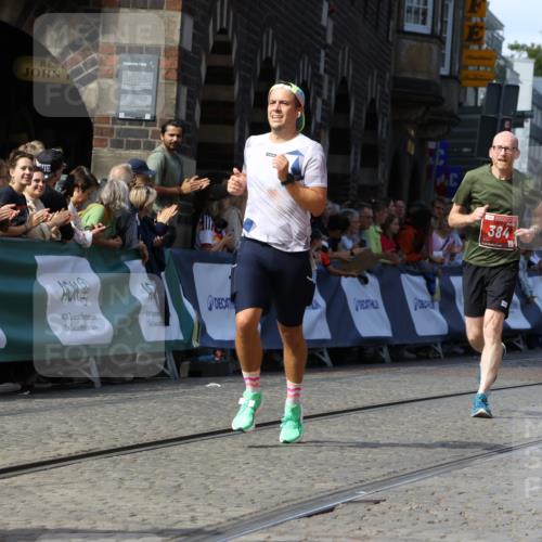 13.09.2026 - 21. swb-Marathon Bremen Strokosch-Dieckow http://msf.ph/oto/10325239 13.09.2026 13:11:13 Ziel 384, 697, 1385, 1498, 2021, 2347, 2759, 4023, 4475, 4571, 5079, 5155, 5168, 5314, 5387, 6471, 6657, 7115, 7136, 9622, 9659, 13248, 382, 1349, 2087, 3899, 6274, 9291, 9618 meine-sportfotos.de