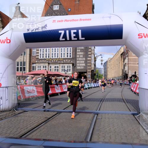 13.09.2026 - 21. swb-Marathon Bremen Tim E. http://msf.ph/oto/10325248 13.09.2026 11:00:44 Ziel 10144, 10272, 10275, 10369, 10677, 10801, 10810, 11045, 11126, 11129, 11547, 11623, 11769, 12018, 12105, 12106, 12190, 12291, 12394, 12530, 12531 meine-sportfotos.de