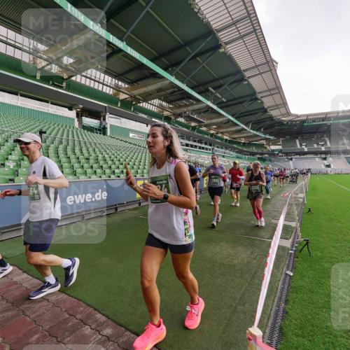 13.09.2026 - 21. swb-Marathon Bremen Michael Burmester http://msf.ph/oto/10325383 13.09.2026 13:28:58 Laufen im Stadion 111, 171, 220, 422, 476, 478, 597, 685, 726, 729, 754, 829, 888, 925, 986, 1079, 1217, 1220, 1242, 1270, 1298, 1325, 1384, 1496, 1615, 1741, 1777, 1886, 1958, 1984, 2236, 2238, 2326, 2365, 2436, 2472, 2502, 2546, 2574, 2593, 2740, 2743, 2830, 2862, 2868, 2876, 2924, 2991, 3020, 3053, 3061, 3129, 3154, 3238, 3274, 3321, 3361, 3563, 3589, 3594, 3595, 3605, 3678, 3694, 3755, 3758, 3798, 3826, 3853, 3885, 3898, 3953, 3965, 3971, 3987, 4011, 4108, 4238, 4457, 4660 meine-sportfotos.de