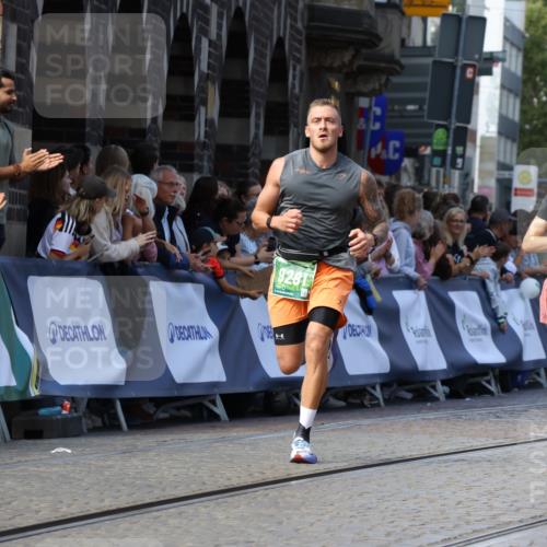 13.09.2026 - 21. swb-Marathon Bremen Strokosch-Dieckow http://msf.ph/oto/10325387 13.09.2026 13:11:20 Ziel 335, 384, 697, 2021, 2759, 3484, 3647, 4023, 4429, 4475, 4571, 5079, 5168, 5314, 6471, 6657, 7115, 7136, 8183, 9410, 9622, 382, 3899, 7109, 8982, 9291 meine-sportfotos.de