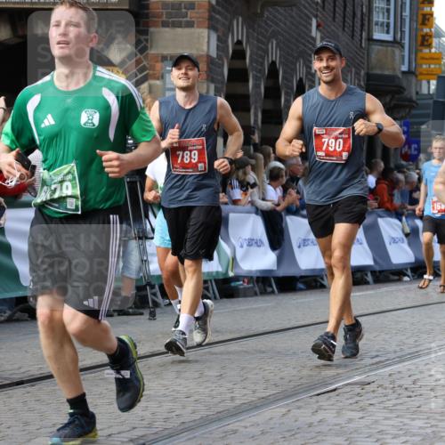 13.09.2026 - 21. swb-Marathon Bremen Strokosch-Dieckow http://msf.ph/oto/10325570 13.09.2026 13:24:57 Ziel 282, 789, 790, 1516, 1582, 2280, 3375, 3524, 3994, 4198, 4277, 5328, 5572, 5664, 5668, 5669, 5953, 6080, 6626, 7568, 8310, 8636, 8784, 8881, 9264, 9541, 9676, 10069, 10071, 10097, 1080, 1166, 1264, 1436, 1448, 2322, 3105, 4091, 4113, 4507, 4918, 6943, 8245, 9073, 9152, 9360, 9493, 13088 meine-sportfotos.de