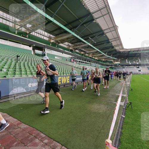 13.09.2026 - 21. swb-Marathon Bremen Michael Burmester http://msf.ph/oto/10325591 13.09.2026 13:29:12 Laufen im Stadion 111, 171, 220, 422, 476, 478, 685, 729, 754, 767, 829, 888, 925, 986, 1079, 1217, 1220, 1242, 1270, 1298, 1325, 1384, 1496, 1615, 1633, 1634, 1741, 1777, 1886, 1958, 1984, 2238, 2263, 2326, 2365, 2436, 2449, 2472, 2502, 2546, 2574, 2593, 2738, 2740, 2743, 2830, 2862, 2868, 2924, 2991, 3020, 3053, 3061, 3129, 3154, 3238, 3274, 3286, 3321, 3361, 3563, 3589, 3594, 3595, 3605, 3678, 3694, 3755, 3758, 3798, 3826, 3853, 3898, 3953, 3965, 3971, 3987, 4011, 4056, 4108, 4238, 4457 meine-sportfotos.de