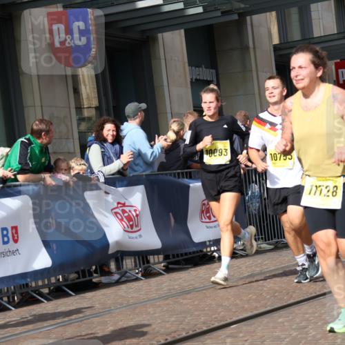 13.09.2026 - 21. swb-Marathon Bremen Strokosch-Dieckow http://msf.ph/oto/10325608 13.09.2026 11:00:47 Ziel 10093, 10367, 10368, 10428, 10639, 10753, 10892, 10964, 10965, 11049, 11116, 11247, 11260, 11306, 11359, 11428, 11540, 11681, 11682, 11728, 11751, 11813, 11816, 11850, 12085, 12116, 12241, 12245, 12283, 12390, 12391, 12428, 10263, 10272, 10275, 10306, 10367, 10368, 10369, 10857, 11055, 11126, 11162, 11180, 11343, 11475, 11556, 11687, 11708, 11769, 11797, 11804, 11819, 11838, 11959, 12006, 12018, 12397, 12430 meine-sportfotos.de