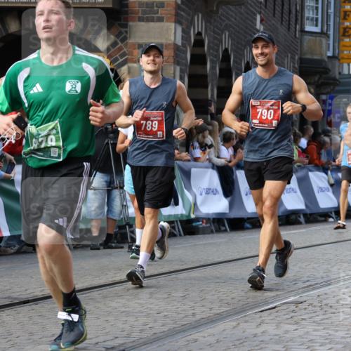 13.09.2026 - 21. swb-Marathon Bremen Strokosch-Dieckow http://msf.ph/oto/10325767 13.09.2026 13:24:57 Ziel 282, 789, 790, 1516, 1582, 2280, 3375, 3524, 3994, 4198, 4277, 5328, 5572, 5664, 5668, 5669, 5953, 6080, 6626, 7568, 8310, 8636, 8784, 8881, 9264, 9541, 9676, 10069, 10071, 10097, 1080, 1166, 1264, 1436, 1448, 2322, 3105, 4091, 4113, 4507, 4918, 6943, 8245, 9073, 9152, 9360, 9493, 13088 meine-sportfotos.de