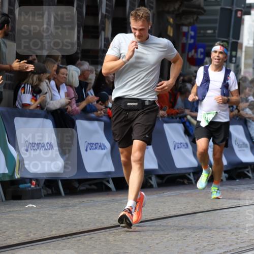13.09.2026 - 21. swb-Marathon Bremen Strokosch-Dieckow http://msf.ph/oto/10325835 13.09.2026 13:11:38 Ziel 1349, 2087, 3440, 3448, 3484, 3899, 4429, 6274, 8474, 9291, 9618, 9762, 826, 4368, 4651, 5521, 5585, 6059, 6668, 8996, 9398, 13055 meine-sportfotos.de