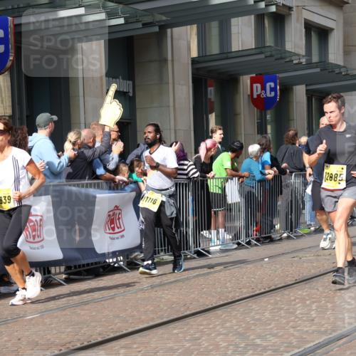 13.09.2026 - 21. swb-Marathon Bremen Strokosch-Dieckow http://msf.ph/oto/10325901 13.09.2026 11:00:54 Ziel 10428, 10639, 10678, 10892, 10964, 10965, 11049, 11116, 11260, 11306, 11428, 11681, 11682, 11751, 11796, 11813, 11816, 11850, 12062, 12085, 12241, 12245, 12283, 12390, 12391, 10093, 10263, 10272, 10275, 10306, 10367, 10368, 10753, 10857, 11055, 11162, 11180, 11247, 11343, 11359, 11475, 11540, 11556, 11687, 11708, 11728, 11797, 11804, 11819, 11838, 11959, 12006, 12116, 12397, 12428, 12430 meine-sportfotos.de