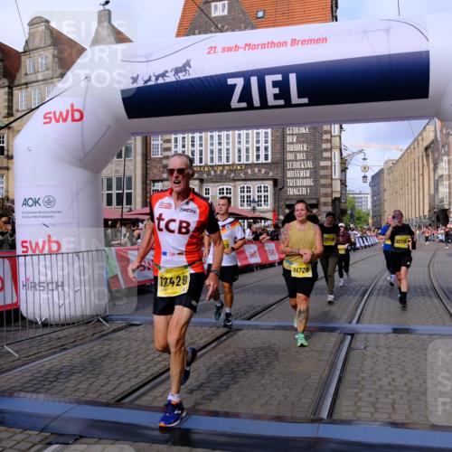 13.09.2026 - 21. swb-Marathon Bremen Tim E. http://msf.ph/oto/10325991 13.09.2026 11:01:13 Ziel 10093, 10367, 10368, 10428, 10639, 10753, 10857, 11055, 11247, 11359, 11540, 11728, 11797, 11804, 11819, 11850, 11959, 12006, 12085, 12116, 12397, 12428 meine-sportfotos.de