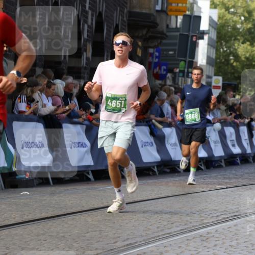 13.09.2026 - 21. swb-Marathon Bremen Strokosch-Dieckow http://msf.ph/oto/10326002 13.09.2026 13:11:44 Ziel 382, 1349, 2087, 3899, 6274, 7109, 8474, 8982, 9291, 9618, 826, 863, 2444, 4368, 4651, 4698, 5521, 5893, 6668, 8996, 9398 meine-sportfotos.de