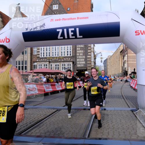13.09.2026 - 21. swb-Marathon Bremen Tim E. http://msf.ph/oto/10326010 13.09.2026 11:01:14 Ziel 10093, 10367, 10368, 10428, 10639, 10753, 10857, 11055, 11247, 11359, 11540, 11728, 11797, 11804, 11819, 11850, 12006, 12085, 12116, 12397, 12428 meine-sportfotos.de