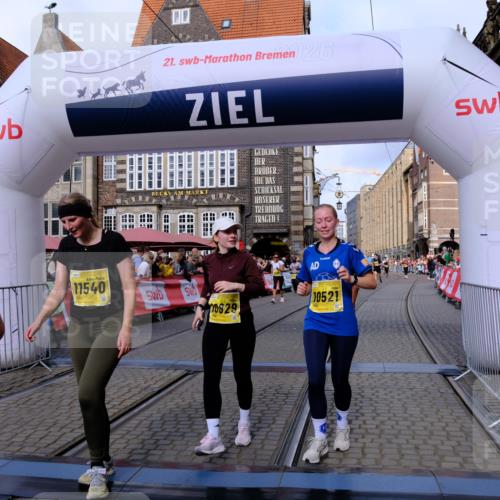 13.09.2026 - 21. swb-Marathon Bremen Tim E. http://msf.ph/oto/10326080 13.09.2026 11:01:16 Ziel 10093, 10367, 10368, 10428, 10639, 10753, 10857, 10964, 10965, 11049, 11055, 11116, 11247, 11359, 11428, 11540, 11728, 11804, 11819, 11850, 12006, 12085, 12116, 12241, 12428 meine-sportfotos.de