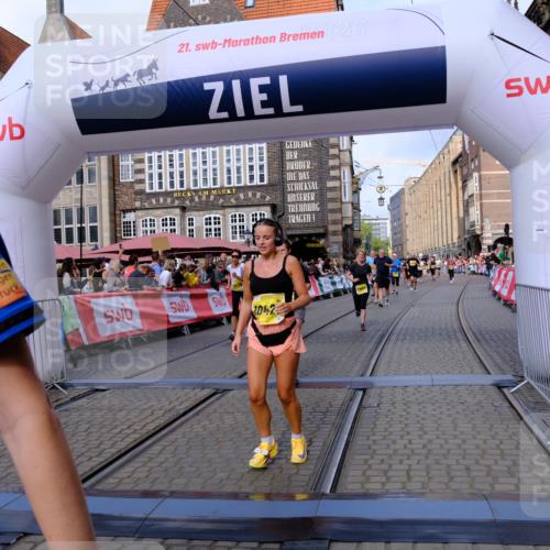 13.09.2026 - 21. swb-Marathon Bremen Tim E. http://msf.ph/oto/10326139 13.09.2026 11:01:18 Ziel 10093, 10367, 10368, 10428, 10639, 10753, 10964, 10965, 11049, 11055, 11116, 11247, 11359, 11428, 11540, 11681, 11682, 11728, 11804, 11850, 12006, 12085, 12116, 12241, 12428 meine-sportfotos.de