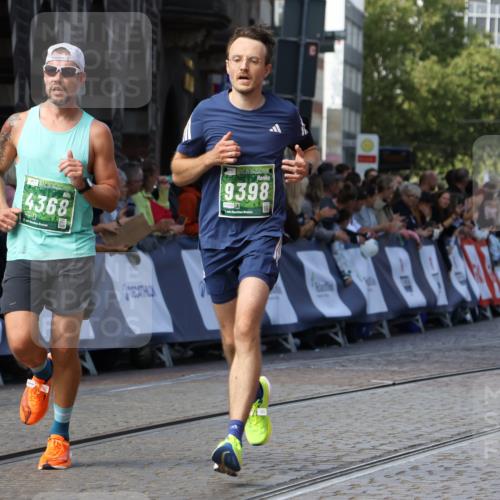 13.09.2026 - 21. swb-Marathon Bremen Strokosch-Dieckow http://msf.ph/oto/10326210 13.09.2026 13:11:48 Ziel 382, 3899, 6274, 7109, 8982, 9291, 493, 826, 863, 2444, 3336, 4368, 4698, 5521, 5893, 6668, 7621, 9398 meine-sportfotos.de