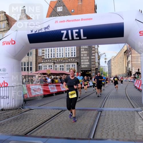 13.09.2026 - 21. swb-Marathon Bremen Tim E. http://msf.ph/oto/10326219 13.09.2026 11:01:21 Ziel 10093, 10428, 10639, 10753, 10892, 10964, 10965, 11049, 11116, 11247, 11359, 11428, 11540, 11681, 11682, 11728, 11850, 12085, 12116, 12241, 12283, 12428 meine-sportfotos.de