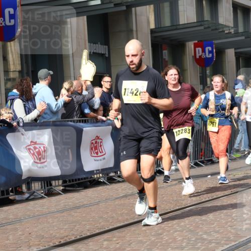 13.09.2026 - 21. swb-Marathon Bremen Strokosch-Dieckow http://msf.ph/oto/10326318 13.09.2026 11:01:03 Ziel 10181, 10560, 10647, 10648, 10678, 10892, 10964, 10965, 11260, 11306, 11324, 11428, 11459, 11467, 11550, 11551, 11666, 11681, 11682, 11751, 11788, 11796, 11798, 11813, 11816, 11969, 11970, 12047, 12062, 12241, 12245, 12283, 12390, 12391, 10093, 10367, 10368, 10428, 10639, 10753, 10857, 10964, 10965, 11049, 11055, 11116, 11247, 11343, 11359, 11428, 11475, 11540, 11728, 11797, 11804, 11819, 11850, 11959, 12006, 12085, 12116, 12241, 12397, 12428 meine-sportfotos.de