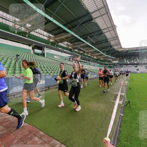 13.09.2026 - 21. swb-Marathon Bremen Michael Burmester http://msf.ph/oto/10326447 13.09.2026 13:30:32 Laufen im Stadion 122, 171, 224, 295, 297, 405, 422, 476, 639, 754, 767, 806, 840, 1114, 1217, 1242, 1270, 1314, 1529, 1615, 1633, 1634, 1775, 1810, 1811, 1886, 1983, 2216, 2238, 2242, 2249, 2263, 2326, 2368, 2372, 2436, 2449, 2546, 2615, 2629, 2637, 2643, 2677, 2719, 2738, 2740, 2830, 2869, 2871, 2877, 2918, 2952, 2994, 3020, 3053, 3094, 3101, 3129, 3227, 3274, 3286, 3361, 3401, 3563, 3605, 3723, 3758, 3873, 3876, 3898, 3918, 3929, 3965, 3971, 4011, 4056, 357 meine-sportfotos.de