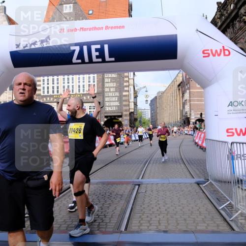 13.09.2026 - 21. swb-Marathon Bremen Tim E. http://msf.ph/oto/10326457 13.09.2026 11:01:26 Ziel 10428, 10639, 10892, 10964, 10965, 11049, 11116, 11260, 11306, 11428, 11540, 11681, 11682, 11751, 11813, 11816, 11850, 12085, 12241, 12245, 12283, 12390, 12391 meine-sportfotos.de