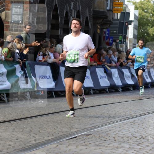 13.09.2026 - 21. swb-Marathon Bremen Strokosch-Dieckow http://msf.ph/oto/10326459 13.09.2026 13:12:02 Ziel 826, 4368, 4651, 5585, 6059, 6668, 8982, 8996, 9398, 13055, 2447, 2820, 3362, 3703, 3830, 4283, 5940, 6107, 6739, 7521, 7621, 13013 meine-sportfotos.de